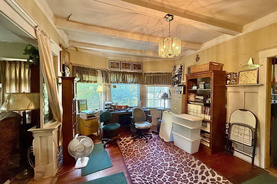 211 E 38th Avenue Vancouver, BC - 3