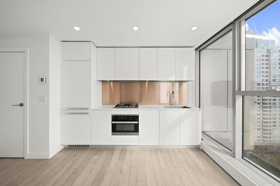 1907 1480 Howe Street Vancouver, BC - 3