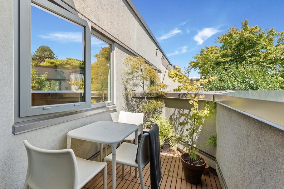 1358 W 7th Avenue Vancouver, BC - 5