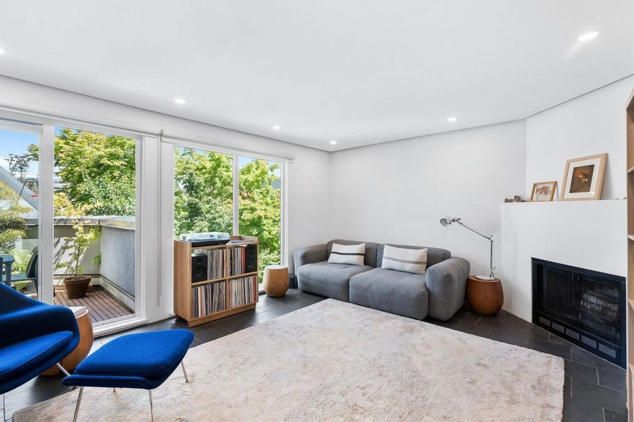 1358 W 7th Avenue Vancouver, BC - 4