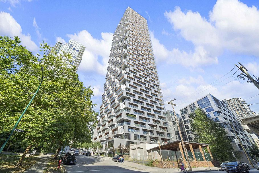 1907 1480 Howe Street Vancouver, BC - 1