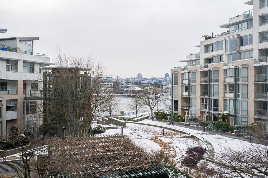 302 1228 Marinaside Crescent Vancouver, BC - 6