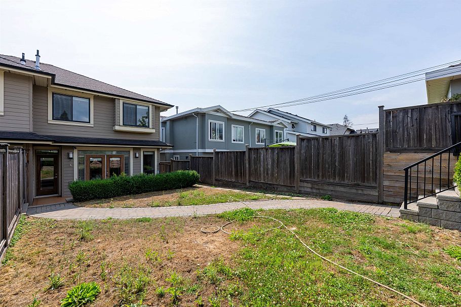 320 E Keith Road North Vancouver, BC - 34