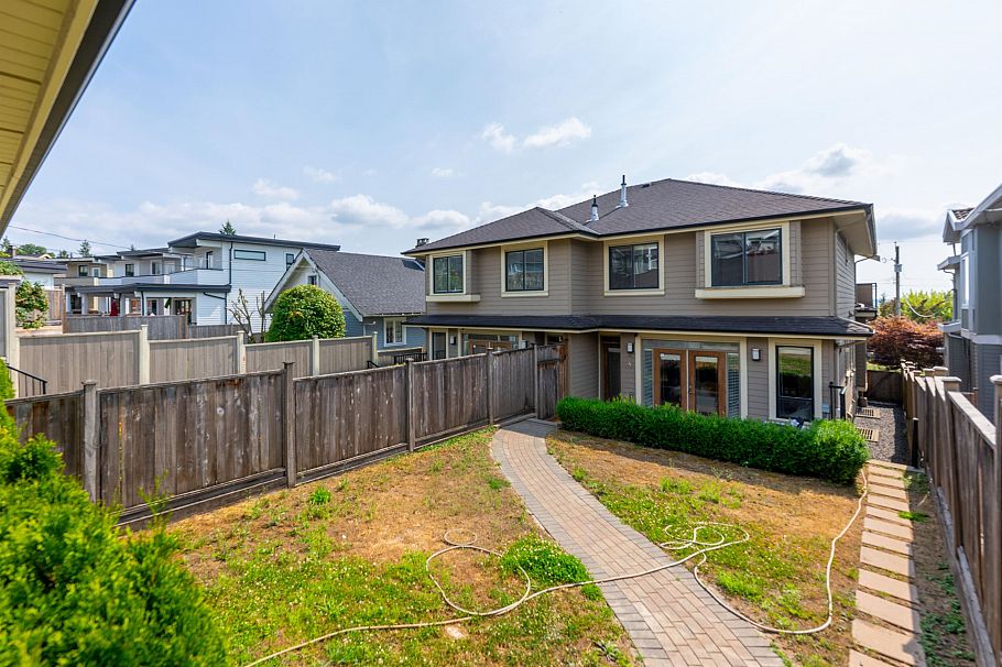 320 E Keith Road North Vancouver, BC - 35