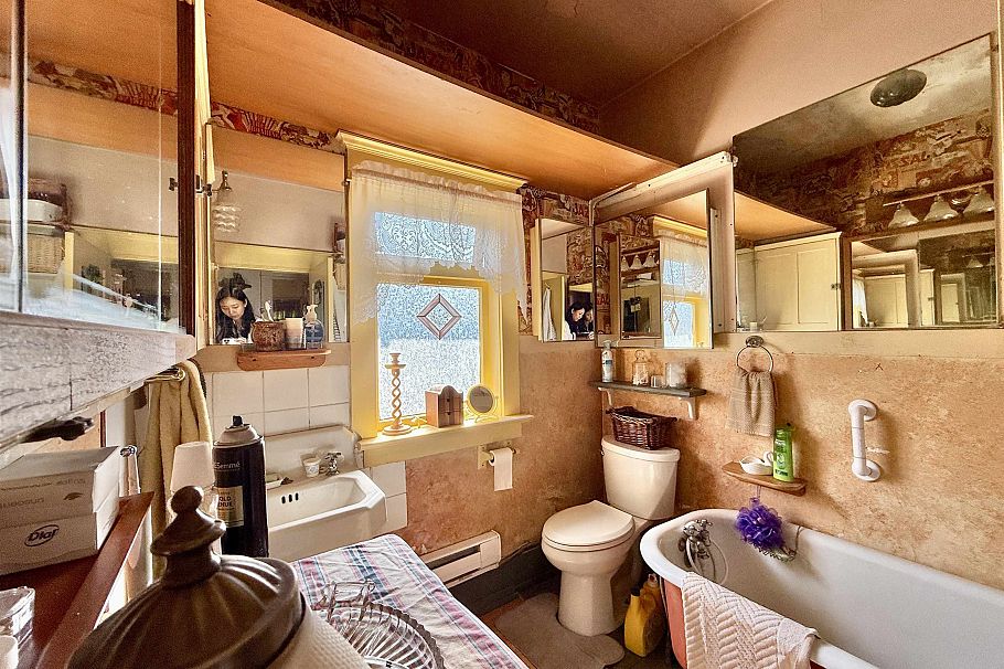 211 E 38th Avenue Vancouver, BC - 8