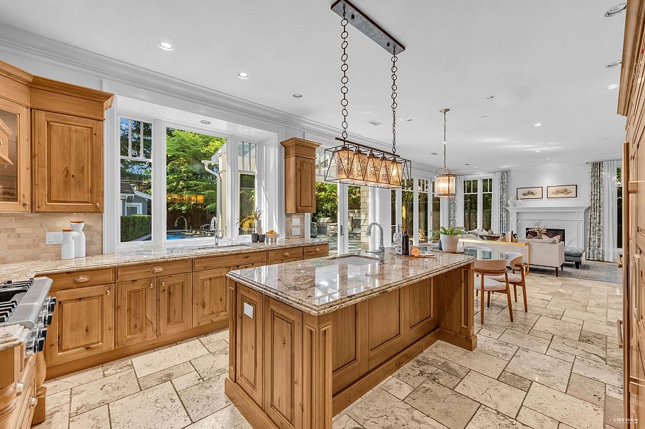 5530 Mcmaster Road Vancouver, BC - 14