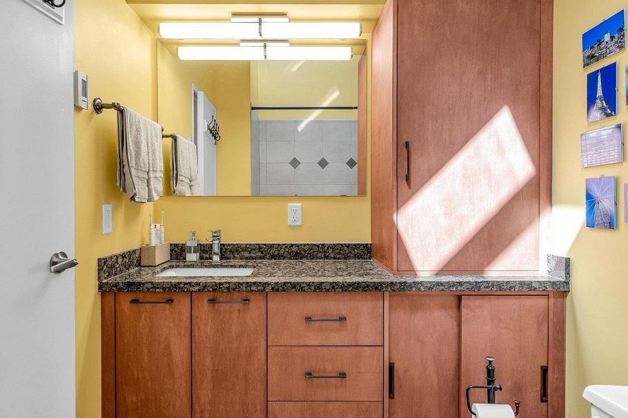 2217 Oak Street Vancouver, BC - 24