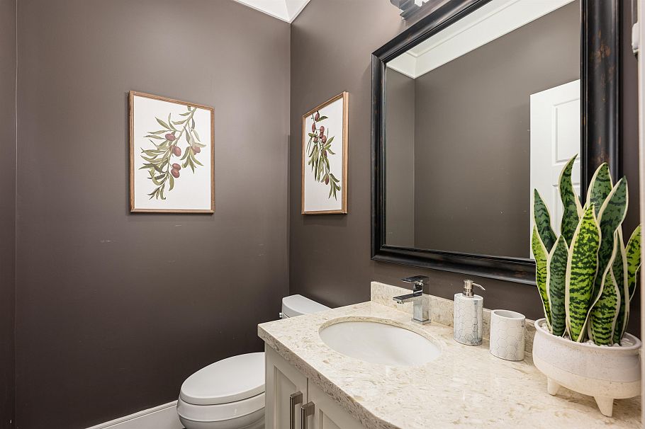 320 E Keith Road North Vancouver, BC - 19