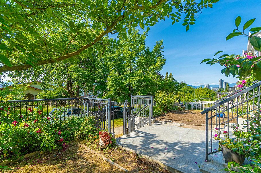 3394 Seaforth Drive Vancouver, BC - 25