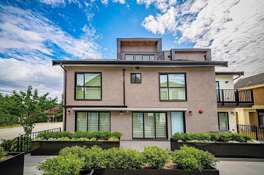 7357 Oak Street Vancouver, BC - 3