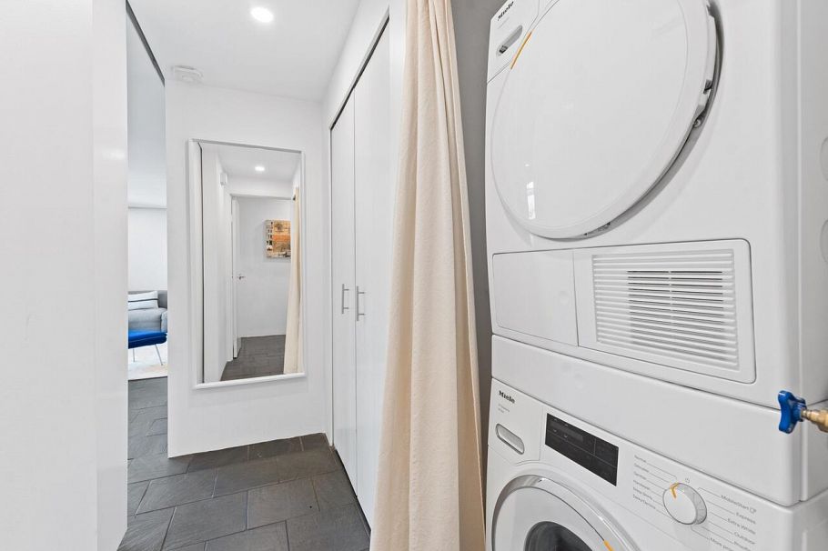 1358 W 7th Avenue Vancouver, BC - 13