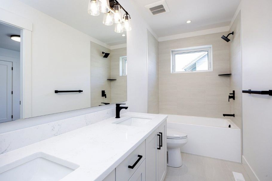 1028 Calverhall Street North Vancouver, BC - 36