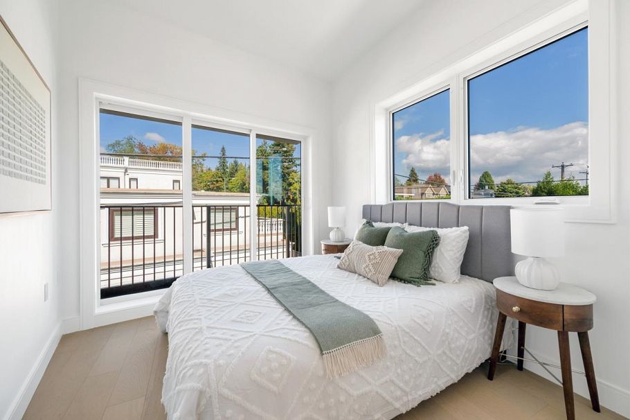 7353 Oak Street Vancouver, BC - 13