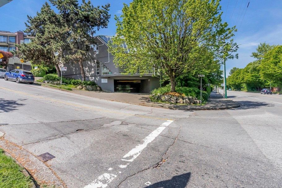 2217 Oak Street Vancouver, BC - 37