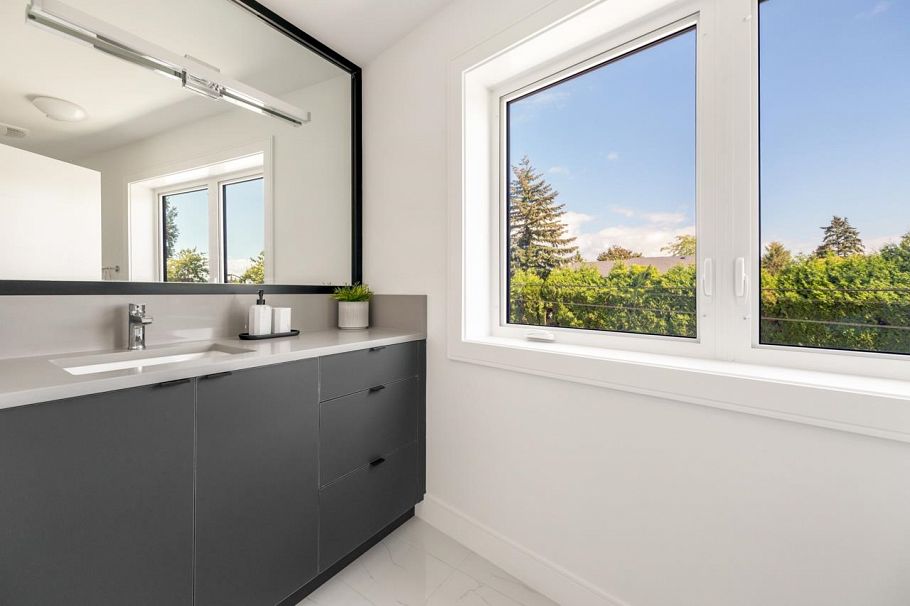 7357 Oak Street Vancouver, BC - 14