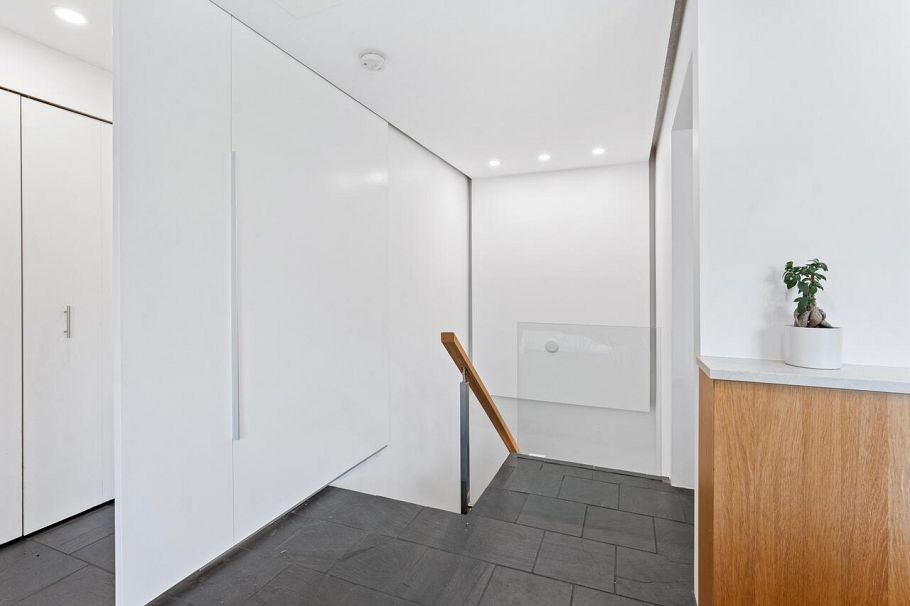 1358 W 7th Avenue Vancouver, BC - 14