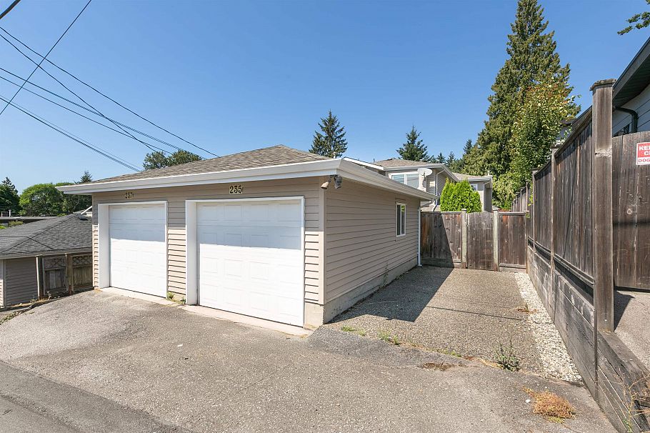 235 W 19th Street North Vancouver, BC - 29