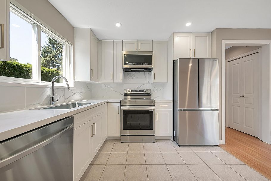 235 W 19th Street North Vancouver, BC - 7