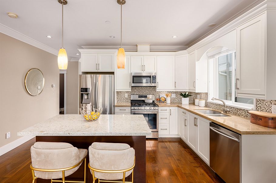 320 E Keith Road North Vancouver, BC - 14