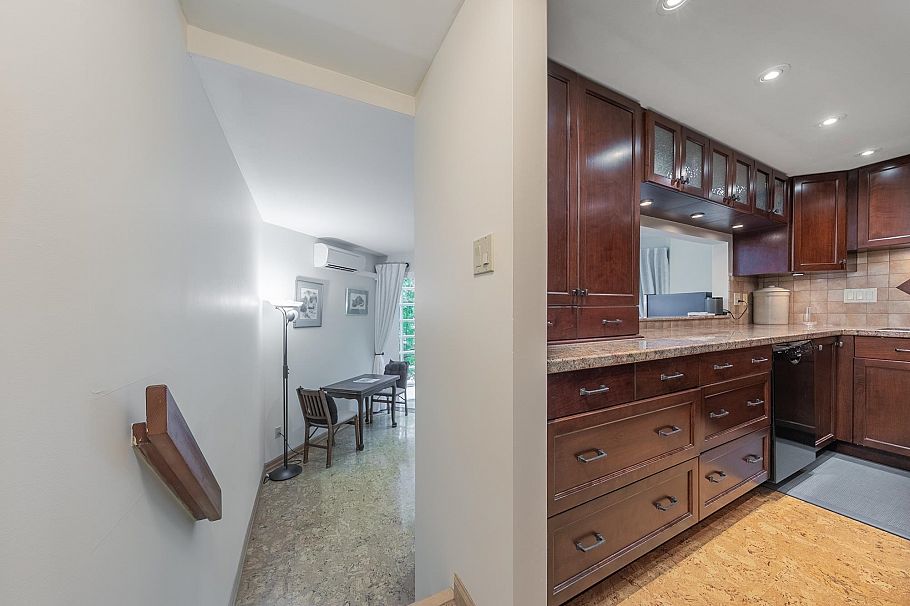 2217 Oak Street Vancouver, BC - 32