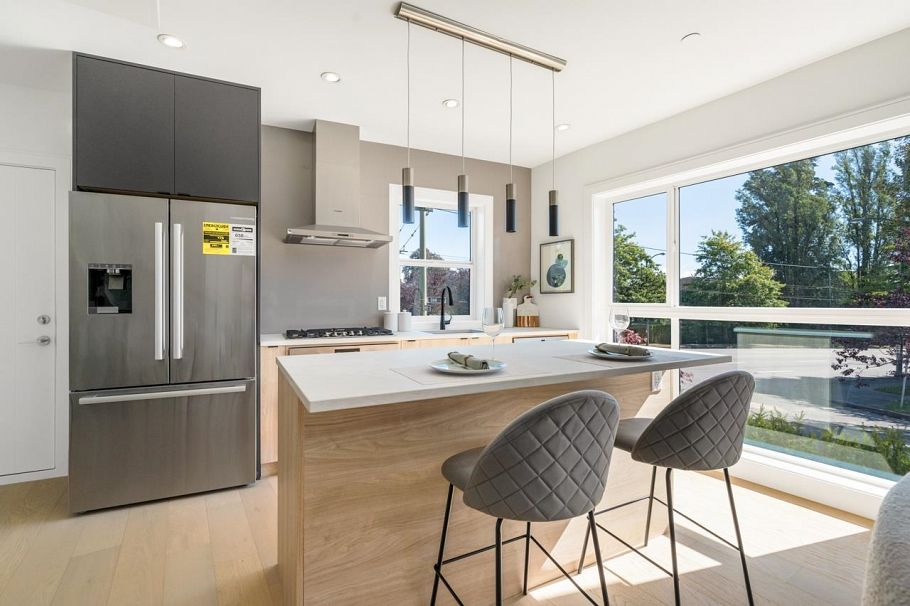 7357 Oak Street Vancouver, BC - 12