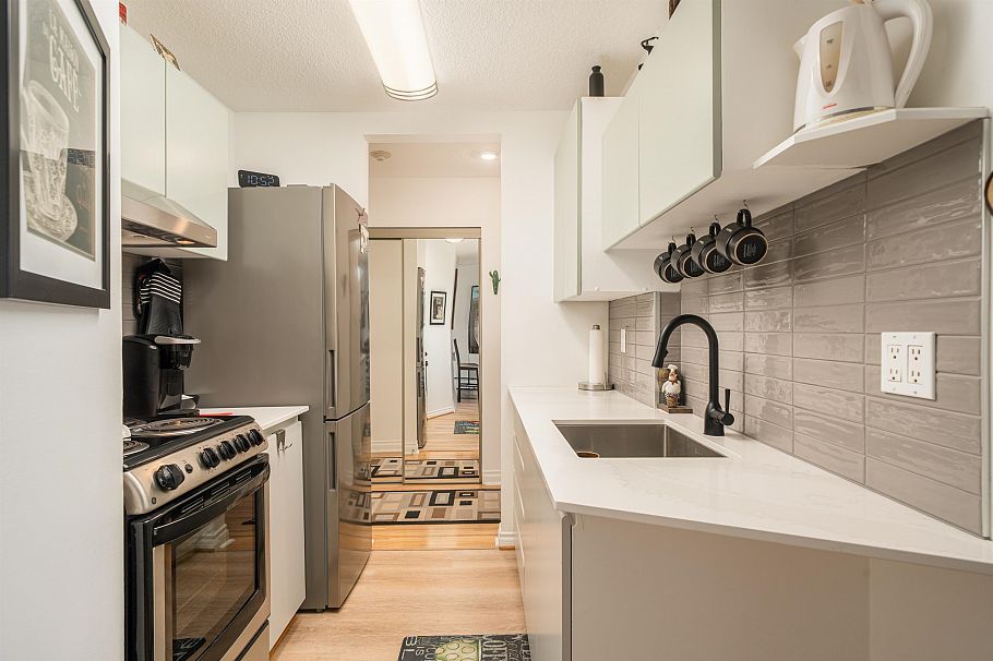 113 135 W 21st Street North Vancouver, BC - 9