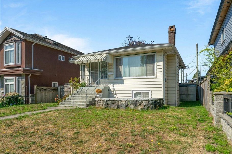 6949 Mckinnon Street Vancouver, BC - 2