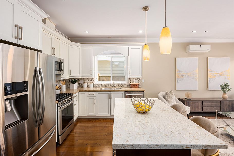 320 E Keith Road North Vancouver, BC - 12