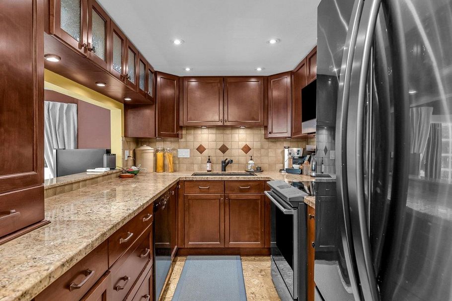 2217 Oak Street Vancouver, BC - 3