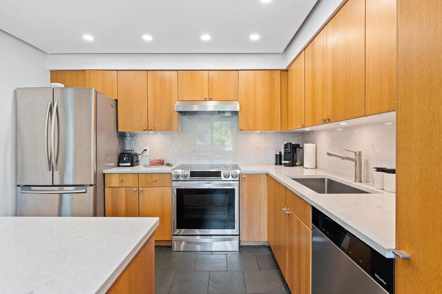 1358 W 7th Avenue Vancouver, BC - 10