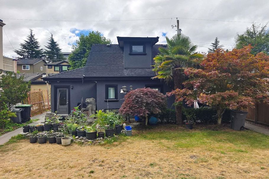 938 W 32nd Avenue Vancouver, BC - 2