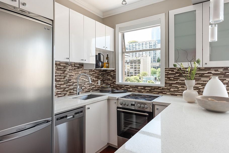 55 777 Burrard Street Vancouver, BC - 3