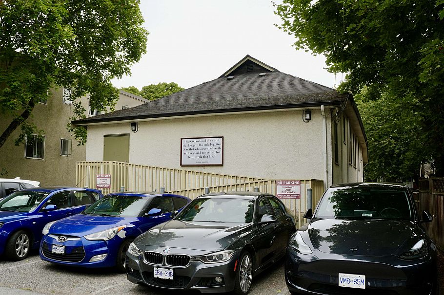 1666 W 10th Avenue Vancouver, BC - 2