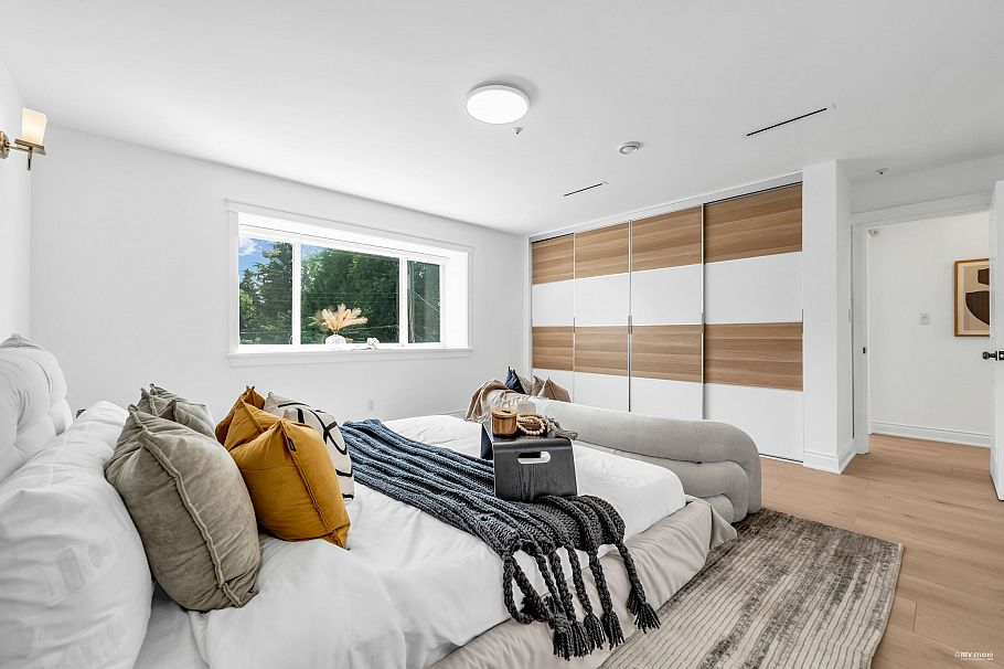 1748 W 68th Avenue Vancouver, BC - 35