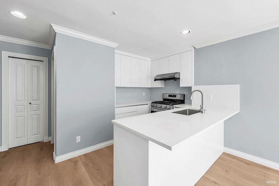 1748 W 68th Avenue Vancouver, BC - 28