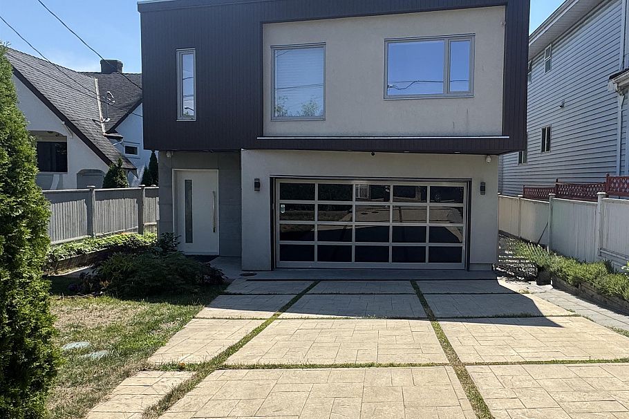 1076 Park Drive Vancouver, BC - 1