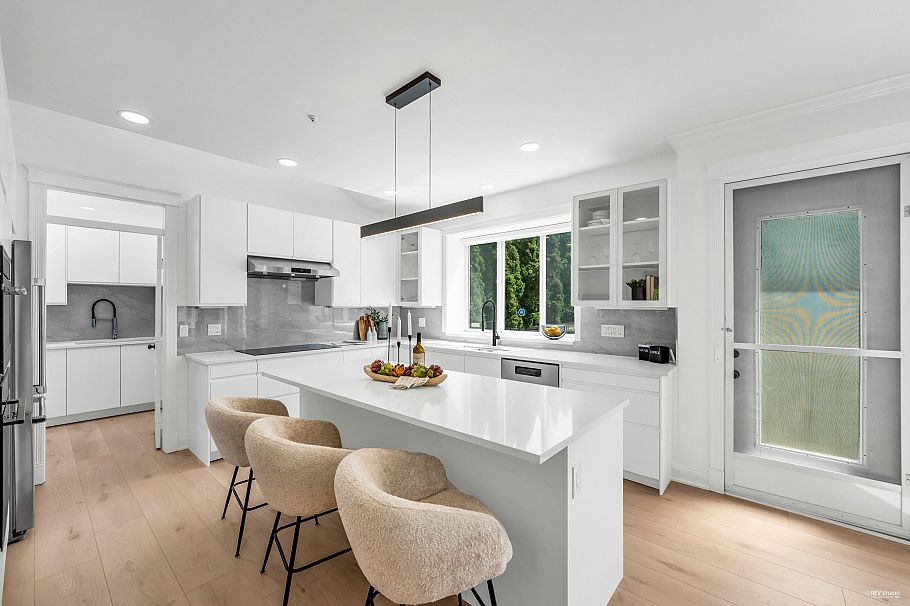 1748 W 68th Avenue Vancouver, BC - 13