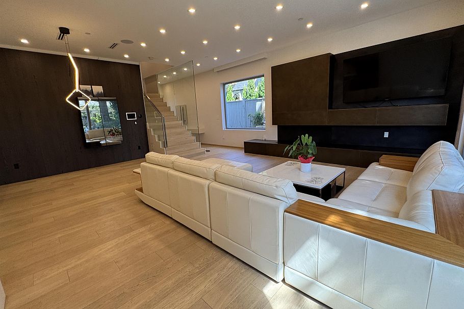 1076 Park Drive Vancouver, BC - 3