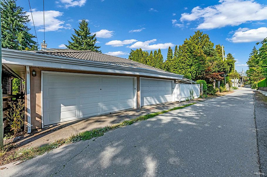 1748 W 68th Avenue Vancouver, BC - 40