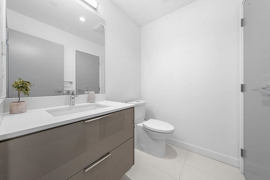 2702 1401 Hunter Street North Vancouver, BC - 26