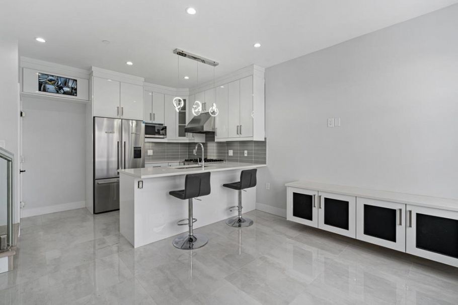 6751 Knight Street Vancouver, BC - 3