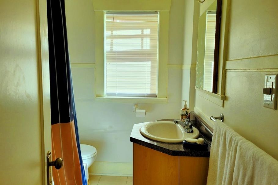 3346 W 10th Avenue Vancouver, BC - 14