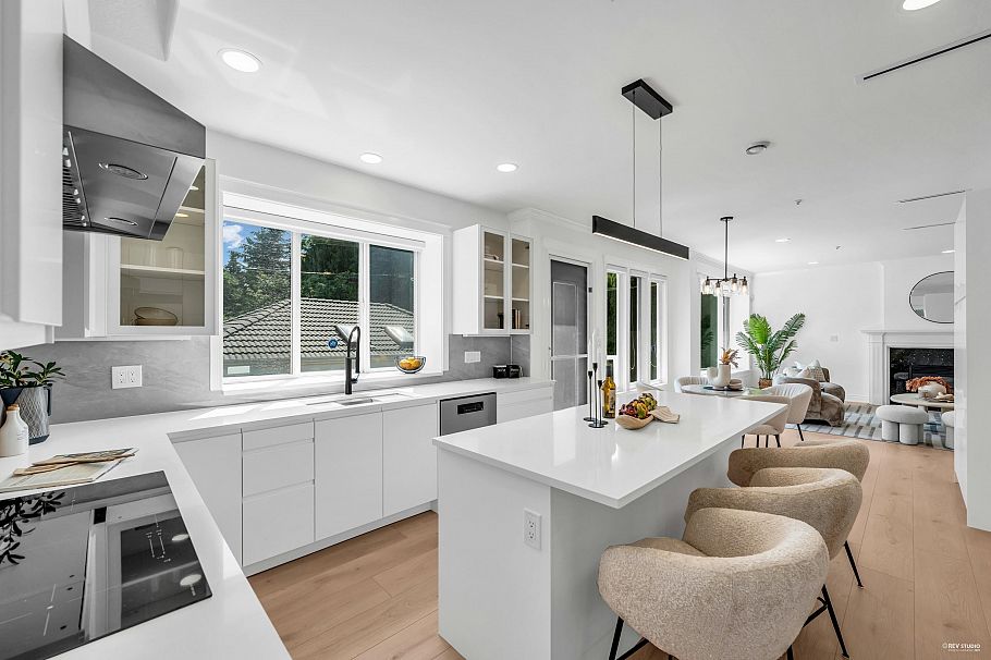 1748 W 68th Avenue Vancouver, BC - 10