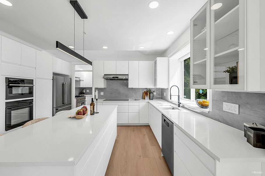 1748 W 68th Avenue Vancouver, BC - 12