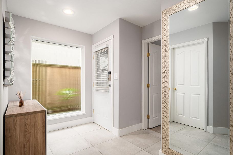 D 136 W 4th Street North Vancouver, BC - 4