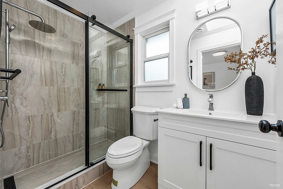 1748 W 68th Avenue Vancouver, BC - 33