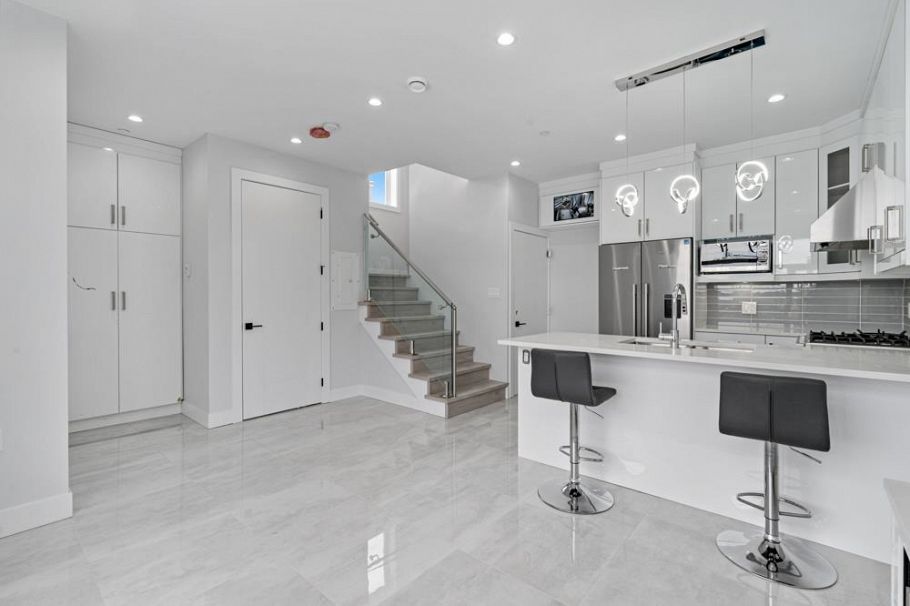 6751 Knight Street Vancouver, BC - 4