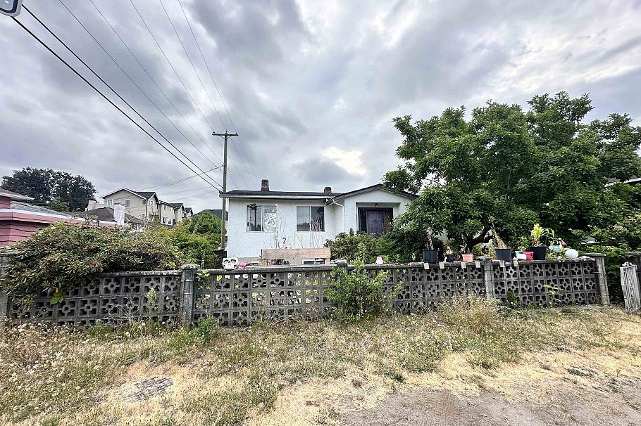 7830 Yukon Street Vancouver, BC - 1