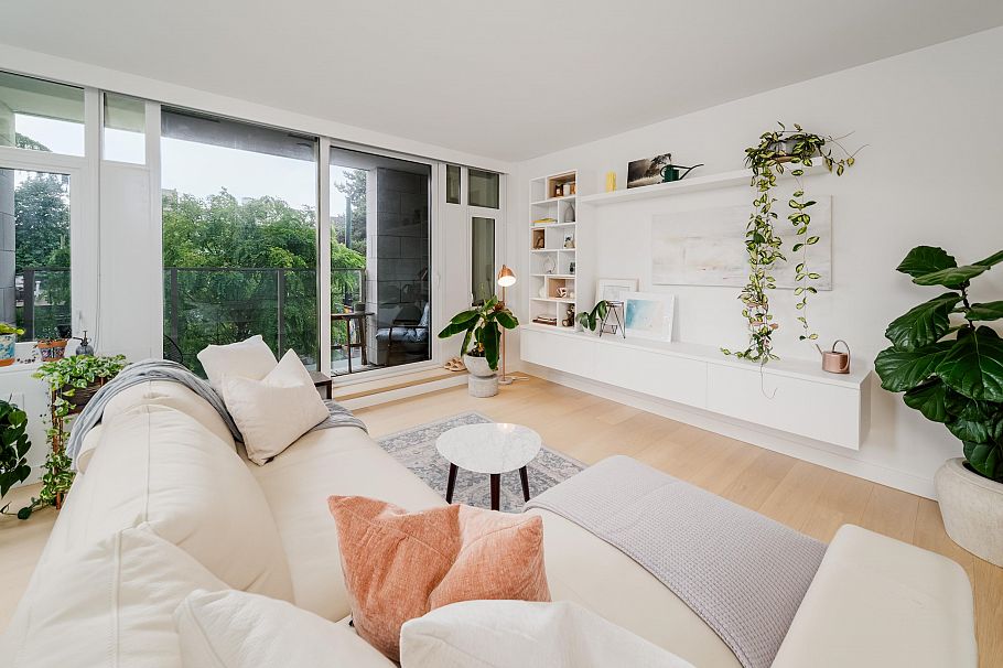 405 1365 Davie Street Vancouver, BC - 2