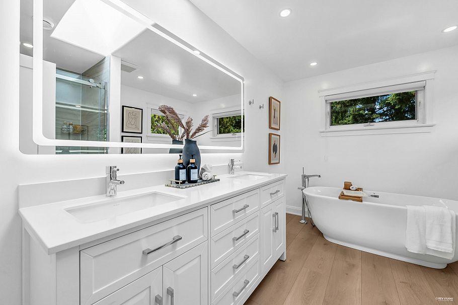 1748 W 68th Avenue Vancouver, BC - 36